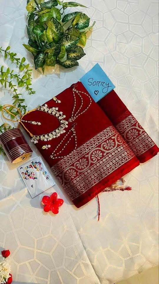 Sharee Gift Combo - Premium Nakshi Par Sharee & Jewelry Box